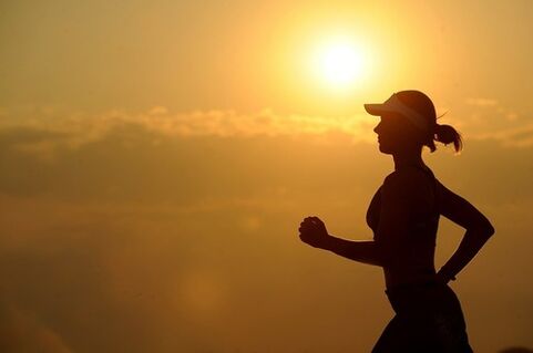 Μπορείτε να τρέξετε για να χάσετε βάρος όχι μόνο το πρωί, αλλά και το βράδυ. 