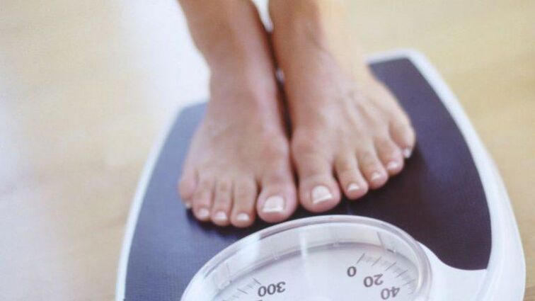 Θεωρείται φυσιολογικό να χάσετε 1-2 κιλά το μήνα. 
